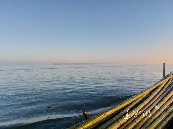 阳澄湖蟹农清晨上湖图