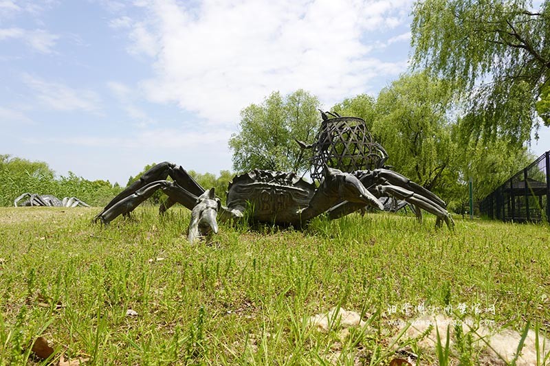 大闸蟹雕塑与自然之美