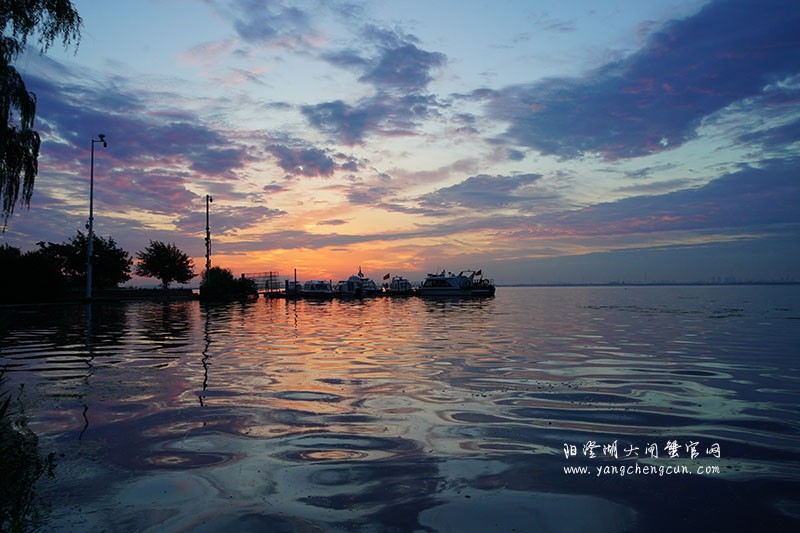 晨曦初升，阳澄湖的日出美景